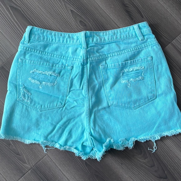 Fashion Nova Cutoff Shorts - Picture 7 of 7